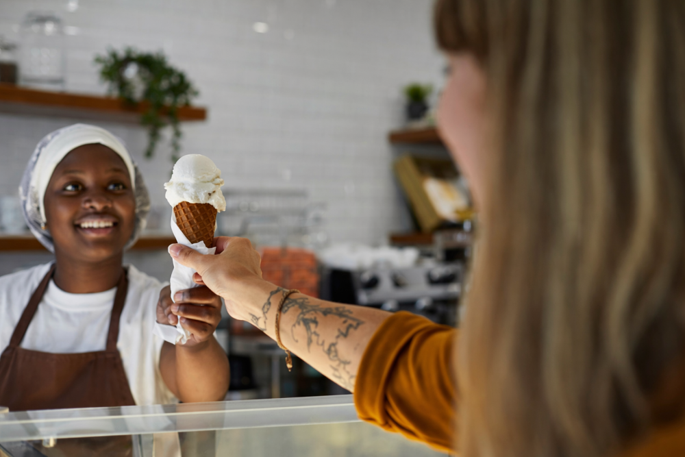 OFERTA DE EMPLEO PARA ANFITRIONA EN HELADERÍA DE SANTO DOMINGO GENERA INTERÉS
