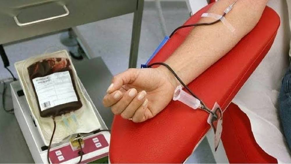 TESTIGOS DE JEHOVÁ FLEXIBILIZAN SU POSTURA SOBRE EL USO DE LA SANGRE